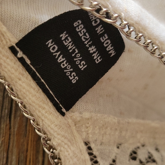 Miss Me cream LG lace sheer back top.  Chain neck, sheer over top sides/back - Picture 5 of 9